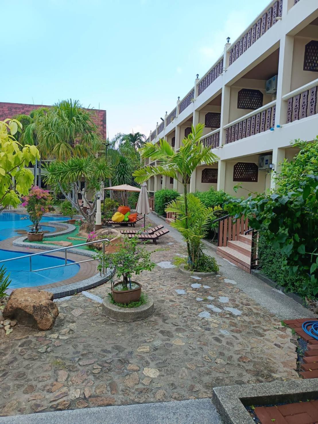 Ban Nam Mao Resort Na Chom Thian Bagian luar foto