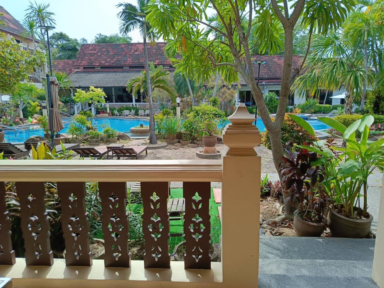 Ban Nam Mao Resort Na Chom Thian Bagian luar foto