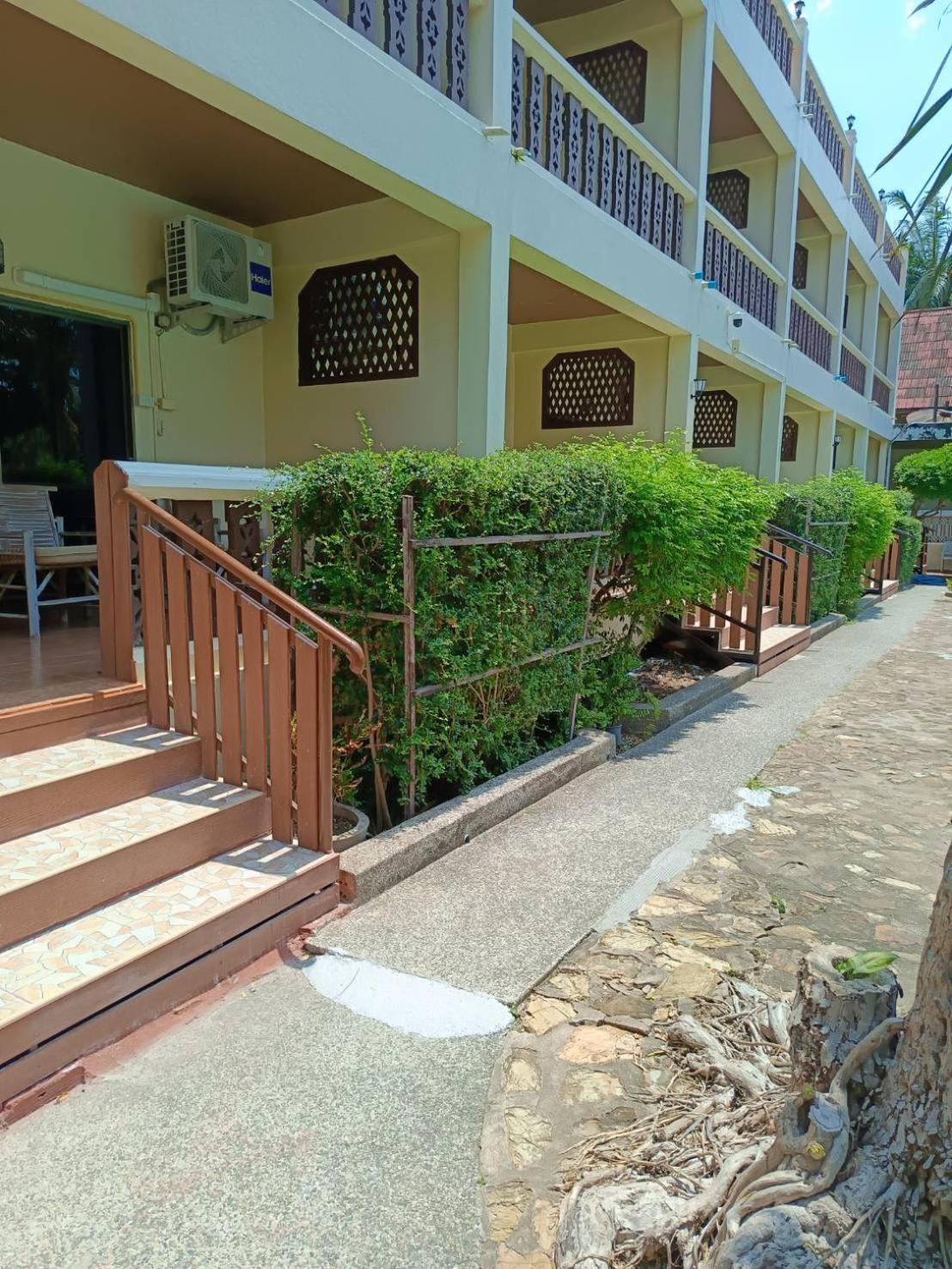 Ban Nam Mao Resort Na Chom Thian Bagian luar foto